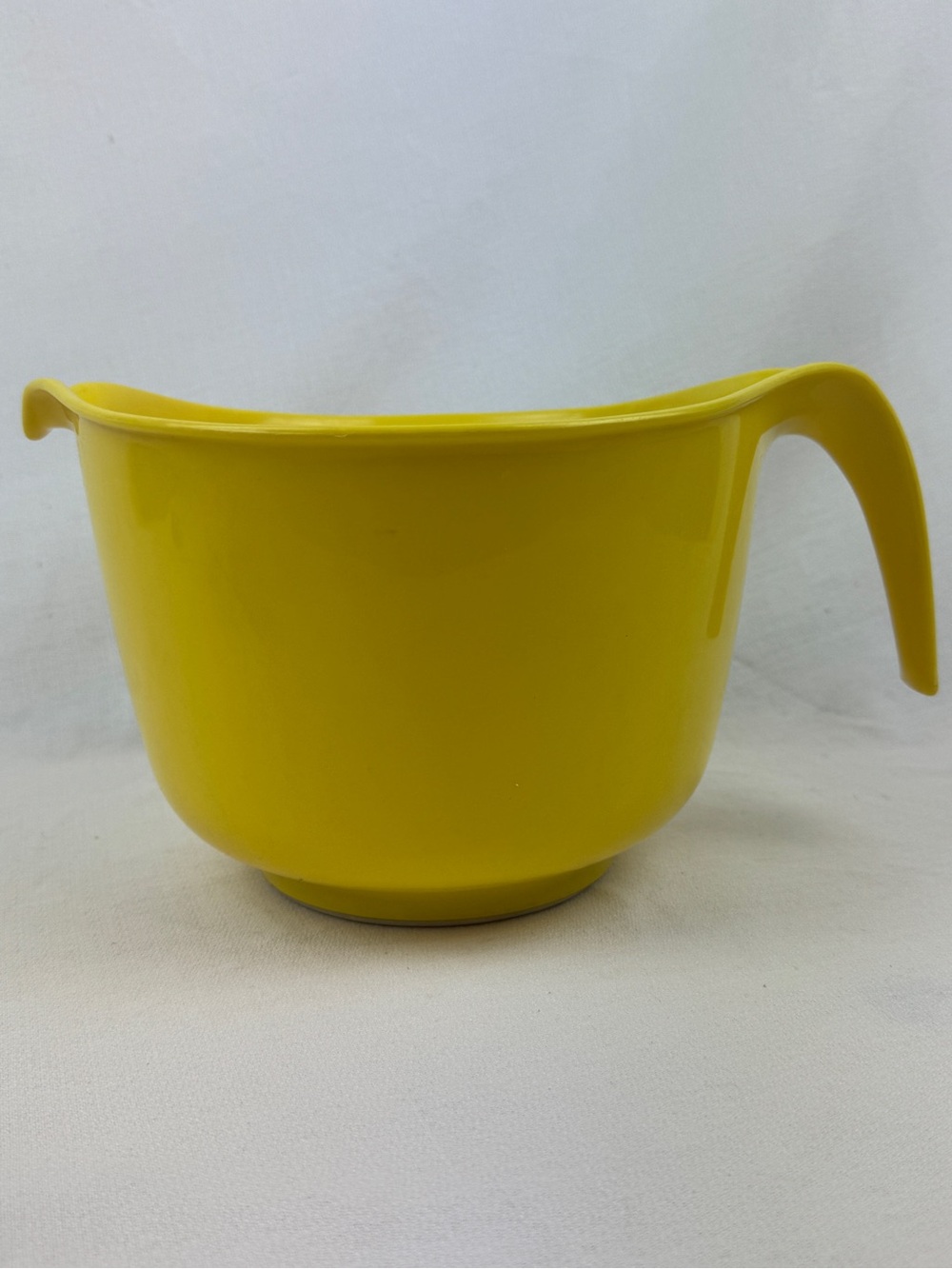Vintage Rubbermaid 3 Quart 12 Cup yellow Grip N Mix Batter Bowl Measuring #2663